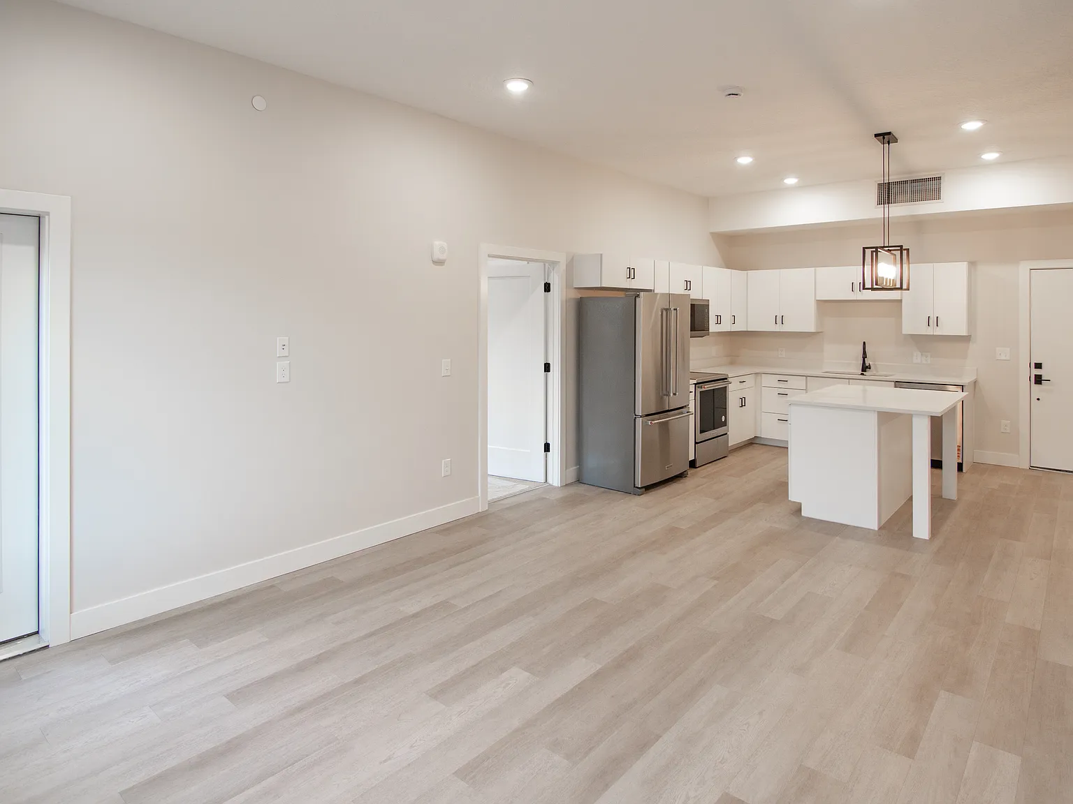 2 bed, 1014 sqft, $2,200 — Photo 4