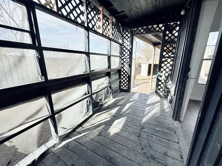 727 W Day St — Photo 16
