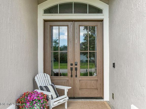 3rd image of 841 IFIELD Road