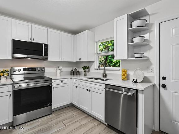 4th image of 2112 BALDWIN Street