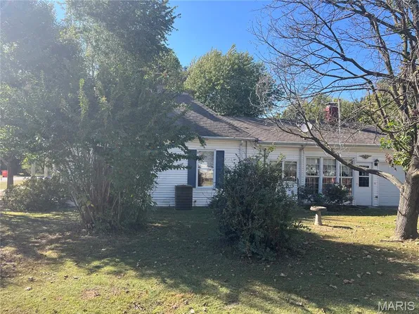 201 W King St, Sorento, IL 62086