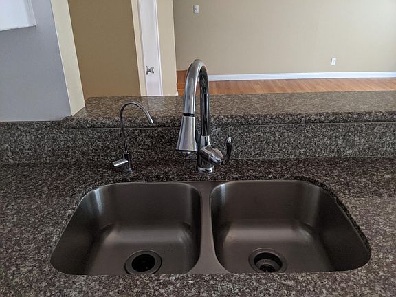 4th image of 1108 E Palmer Ave #27