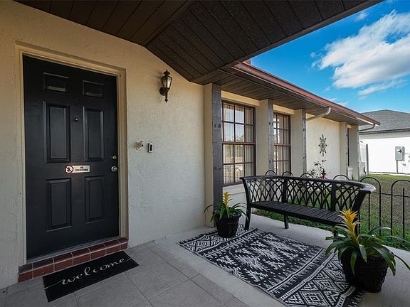 4th image of 3909 El Rado Ave