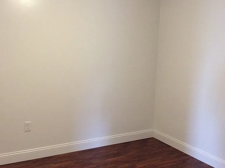 1040 W Princess St #5 — Photo 8