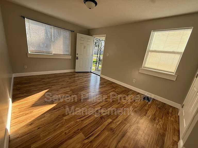 1046 Republic Ave — Photo 10