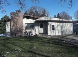 1814 Capitol St, Yankton, SD 57078