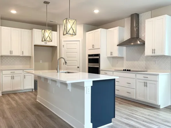 313 Fast Pitch Ln, Four Oaks, NC 27524