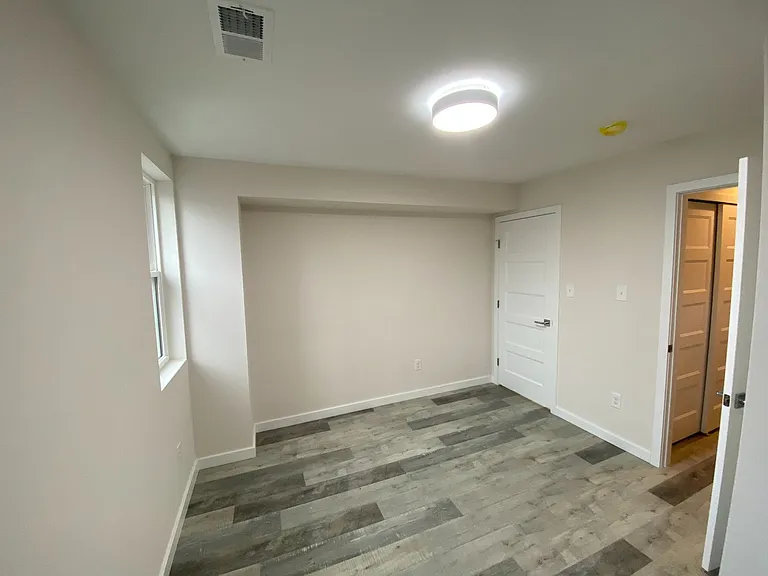 2609 Almond St — Photo 8