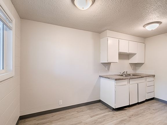 3rd image of 2003 E Linden St #2