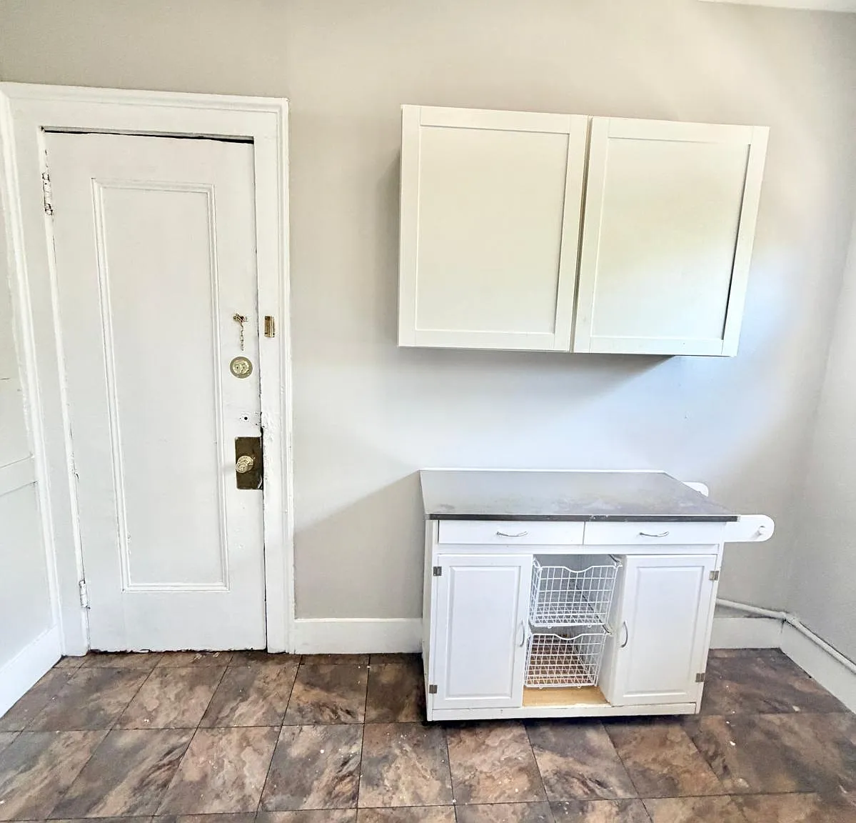 3 bed, 850 sqft, $1,575 — Photo 2