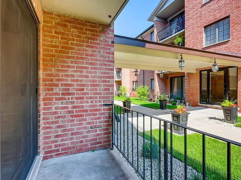 8428 W Catalpa Ave #301 — Photo 3