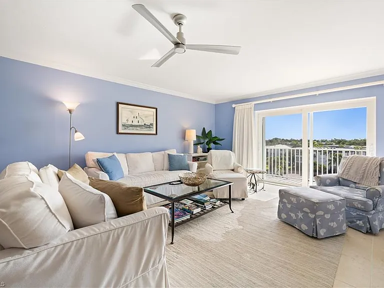 1977 Gulf Shore Blvd N #504 — Photo 9