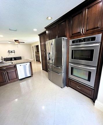 3rd image of 3381 SW 51st St