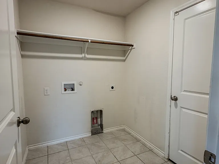 801 Meadow Creek Ln — Photo 15