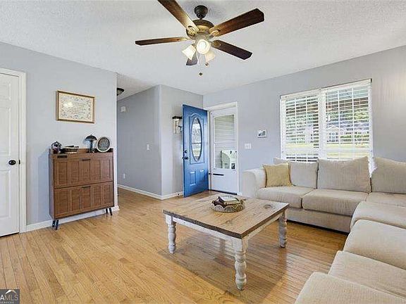 4th image of 120 Fieldcrest Dr SE