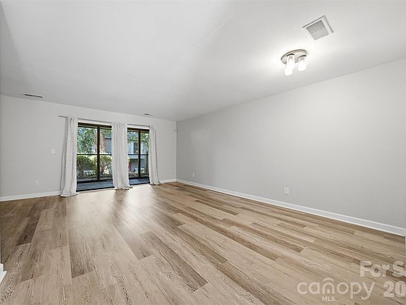 5th image of 4340 N Center St Unit 203