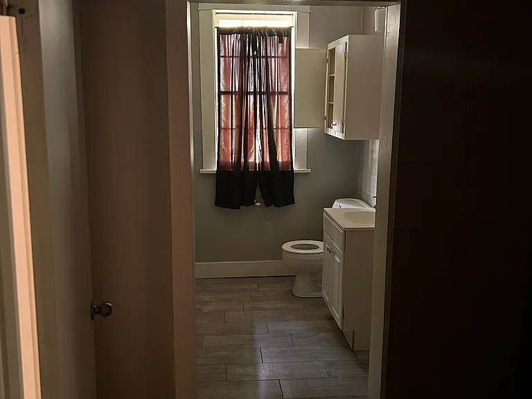 2404 Jackson Ave — Photo 14