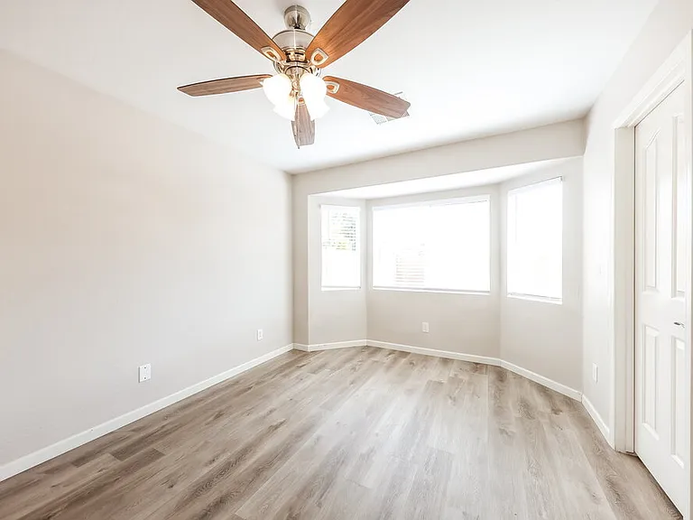 10043 N 115th Dr — Photo 10