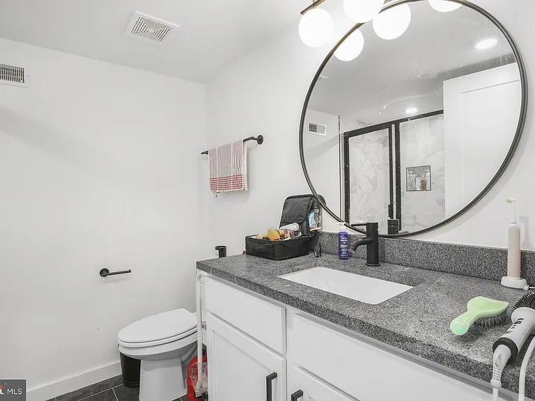 1415 Locust St #504 — Photo 9