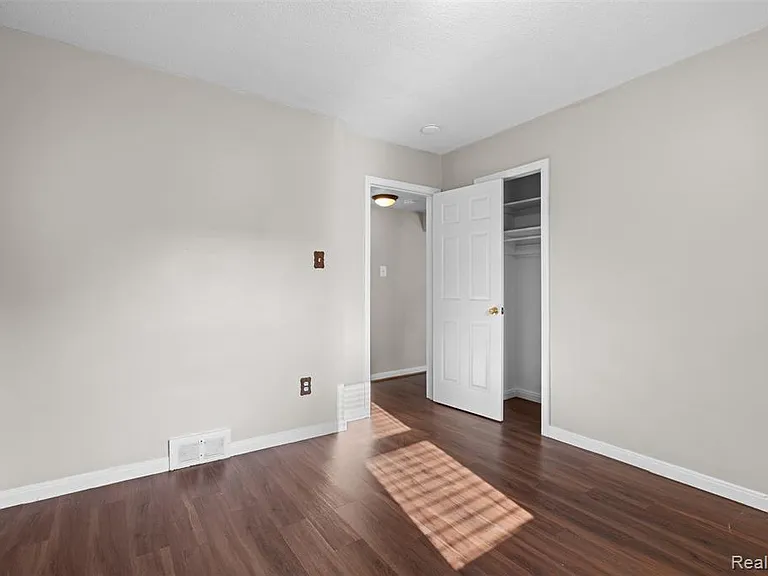 24696 Wilmot Ave — Photo 7