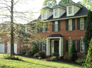 3608 Brookshire Dr, Hurricane, WV 25526