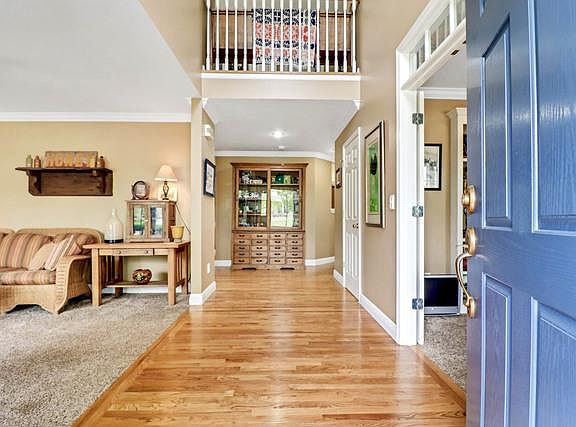 2nd image of 707 Ironwood Cc Dr