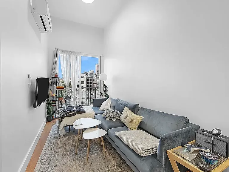 949 Metropolitan Ave #3B — Photo 2