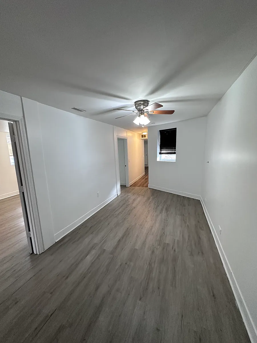 Living Room - 1033 S Oakley Blvd #GF