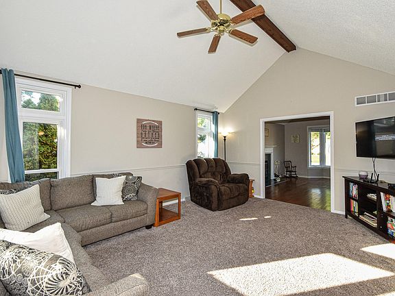 4th image of 3501 Willow Ln