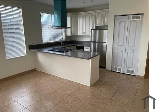 2 bed, $2,995 — Photo 1