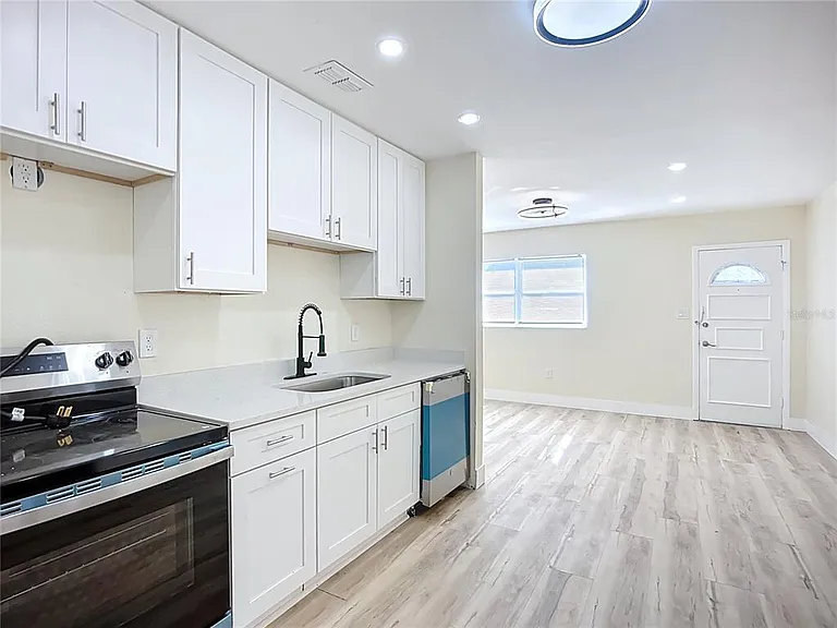 4513 W Gray St — Photo 5