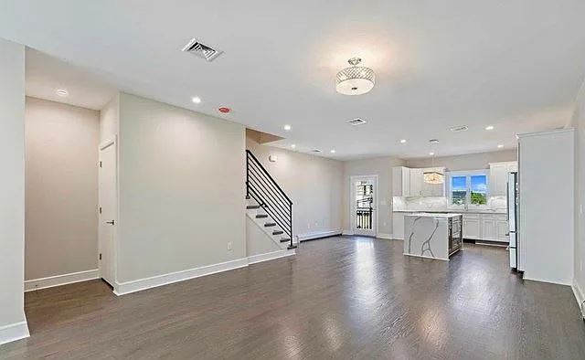 3 bed, 2619 sqft, $5,500 — Photo 3