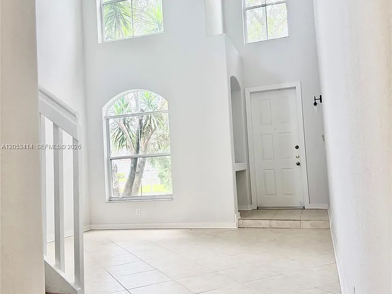 4946 SW 38th Way — Photo 4