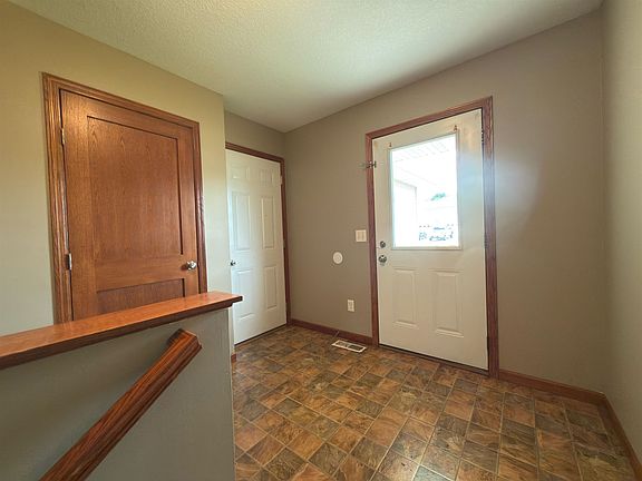 3rd image of 8 Robert St