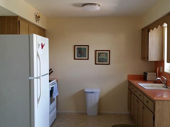 3rd image of 1303 Warwick Ct