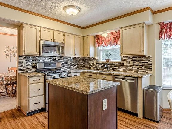 4th image of 8402 Bedlington Dr