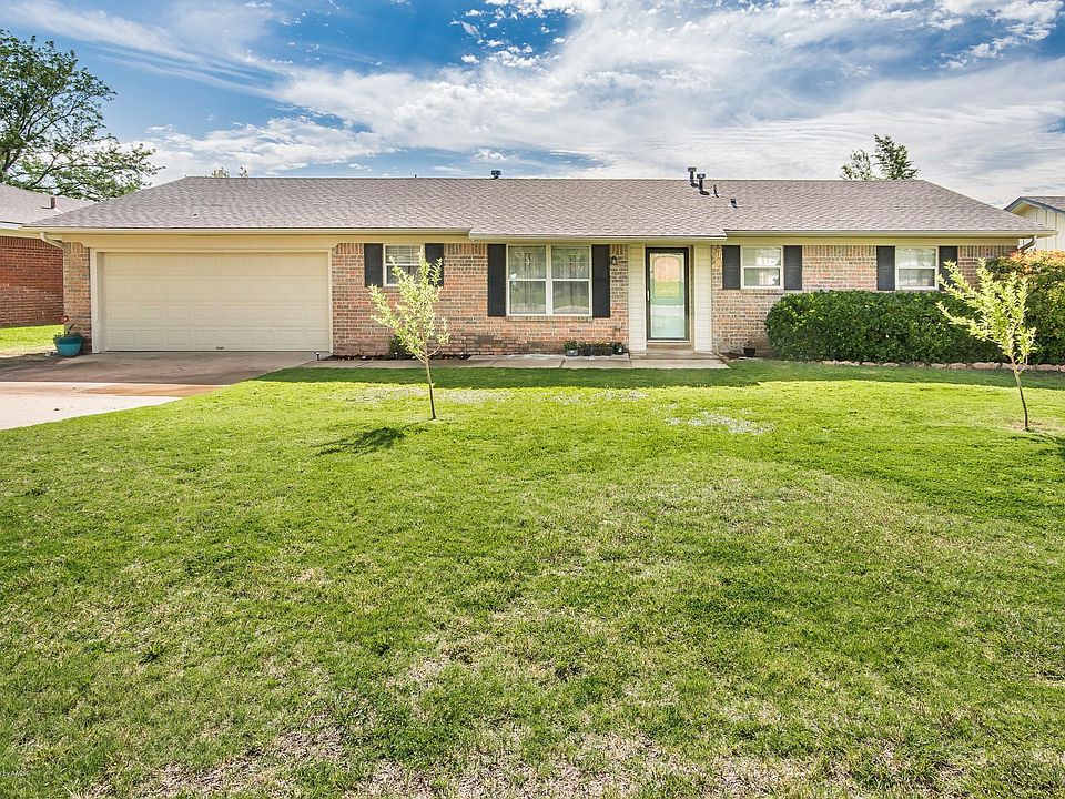 1st image of 1704 Holly Ln