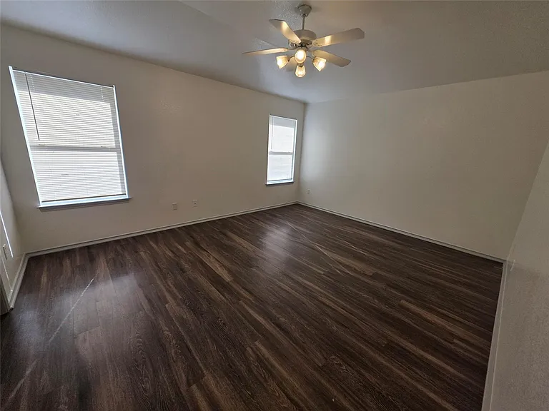 319 Riverwalk Dr — Photo 22