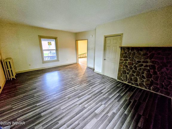 2nd image of 124 N Lincoln Ave