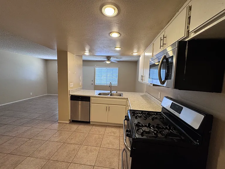 411 W Lambert Rd #421-4 — Photo 3