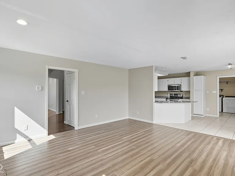 7975 Meadow Bend Cir — Photo 13