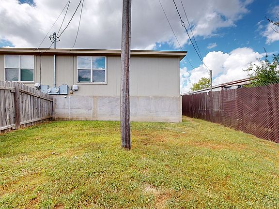 5th image of 939 Pinewood Dr APT A