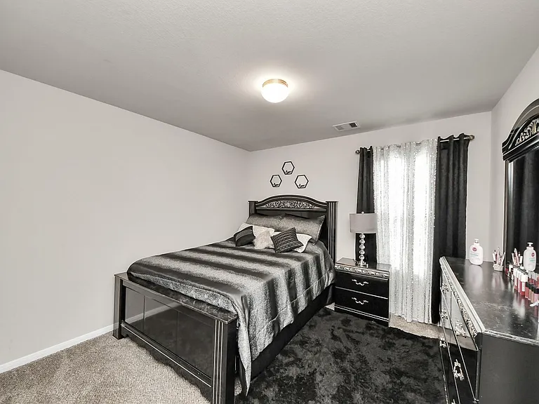 2918 Silverhorn Ln — Photo 37