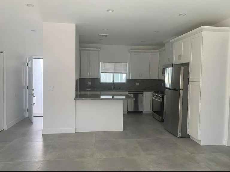 13532 Hamlin St — Photo 1