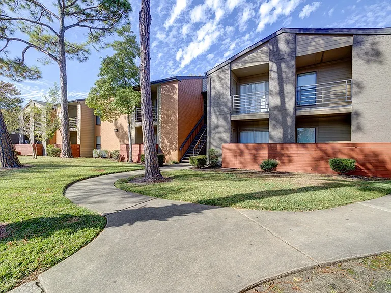 Ashford Cove at Briar Forest Outside