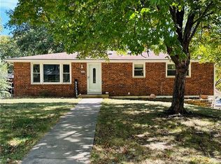 5019 NW Huonker Rd, Kansas City, MO 64151