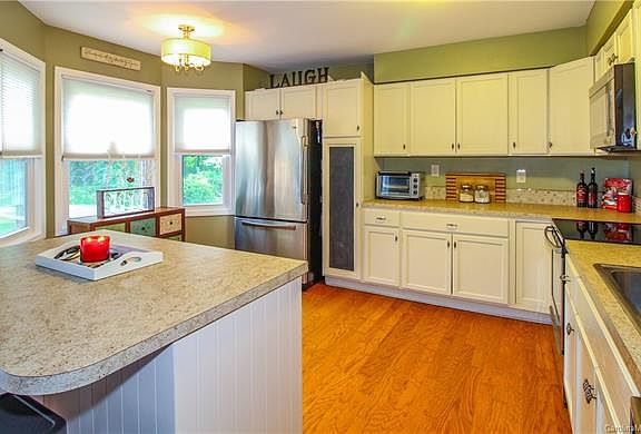 4th image of 2674 Woodridge Dr
