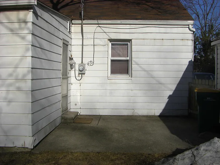 21395 Oxford Ave — Photo 12