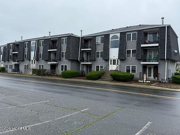 4th image of 98 Beachway Avenue #9