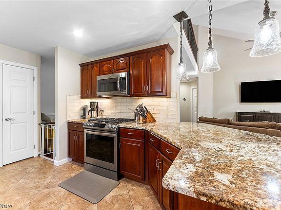 4th image of 6832 Twin Oaks Ct